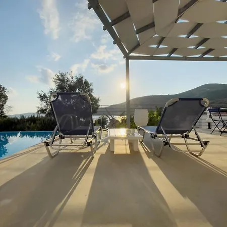Zidanos Luxurious Sea Front *