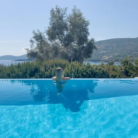 Zidanos Luxurious Sea Front
