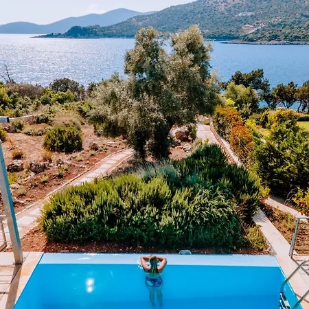 Zidanos Luxurious Sea Front *