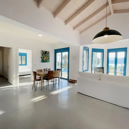 Zidanos Luxurious Sea Front Villa *
