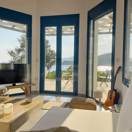 Zidanos Luxurious Sea Front Villa Marantochori