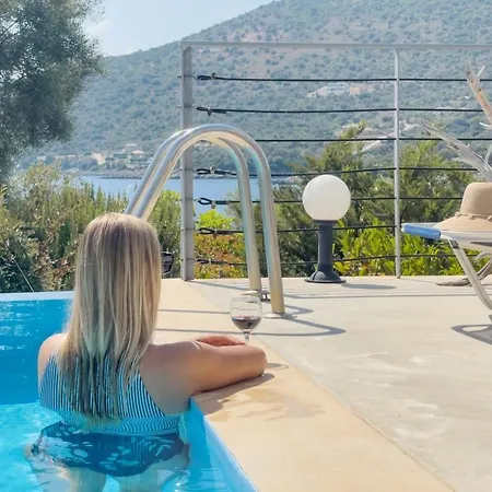 Zidanos Luxurious Sea Front *