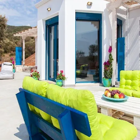 Zidanos Luxurious Sea Front Villa *