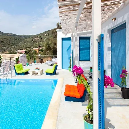 Zidanos Luxurious Sea Front Villa Marandokhórion